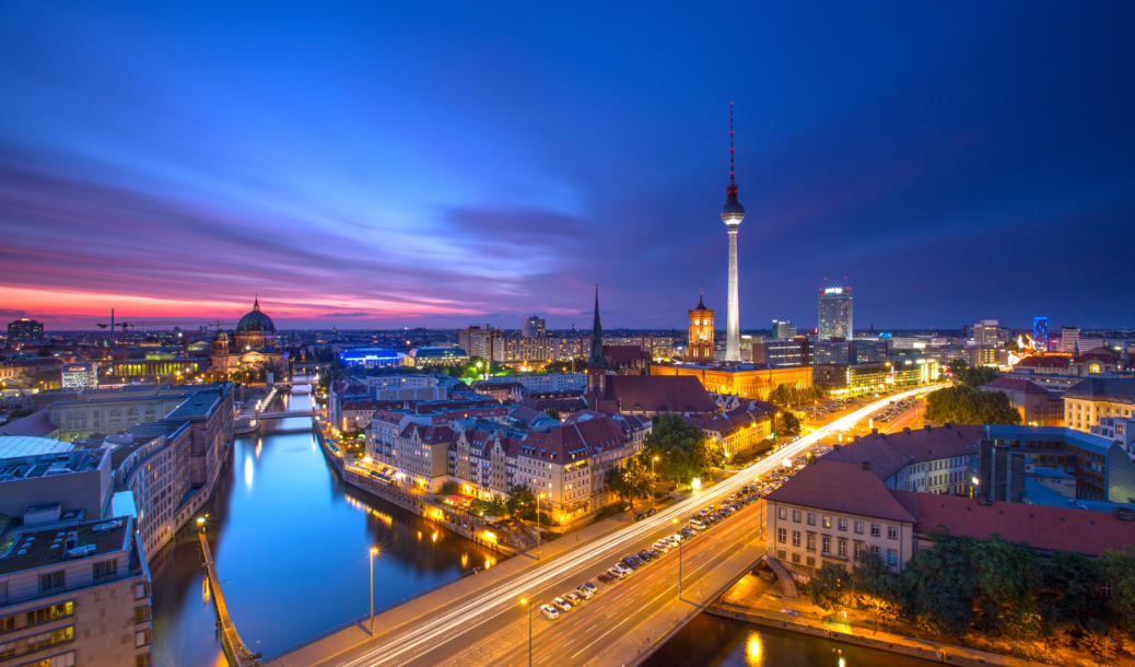 Berlin Skyline City Panorama with Traffic and Sunset - Partner - Club GLOBALS